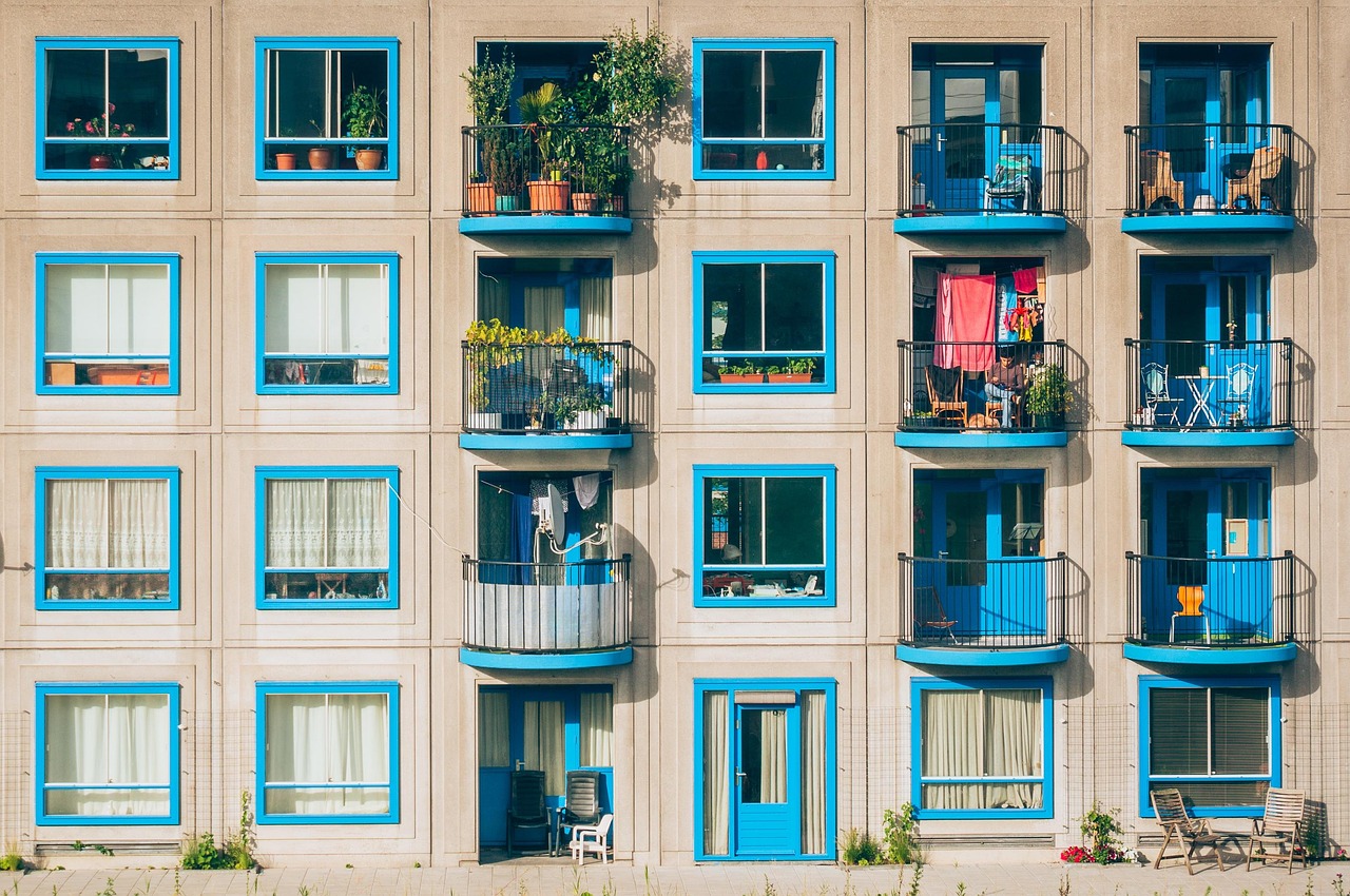 バルコニーのある集合住宅